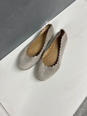 Chloe Scalloped Edge Ballet Flats in Light Gray